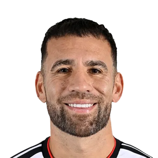 Otamendi 78 Gold CB FC 27 card